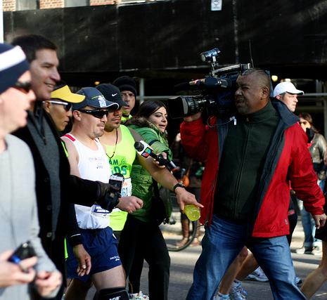 Chilean miner Edison Peña completes New York Marathon 