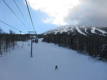 Over 200 skiers trapped as lift breaks at Maine resort 