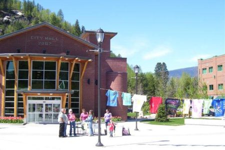 Castlegar to air dirty laundry in Spirit Square ...while enjoying a nice lunch