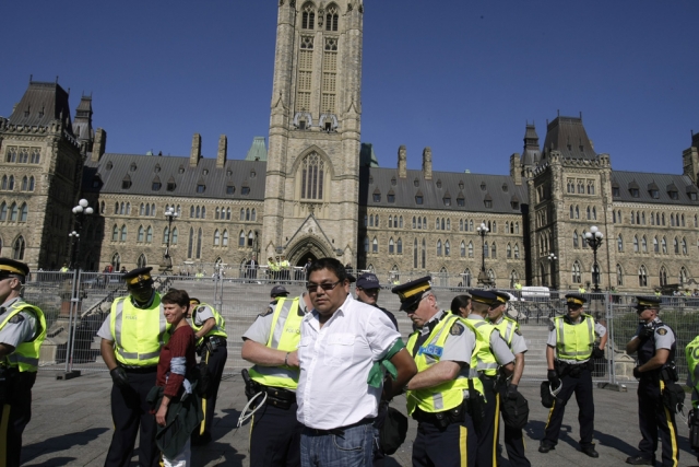 Hundreds assemble on Parliament Hill Monday to say 'No to Tar Sands'