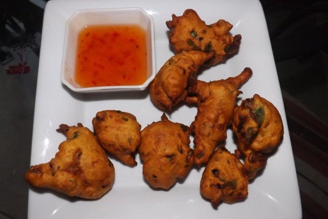 Food for thought: Gluten-, dairy-, soy-free spinach and onion pakoras