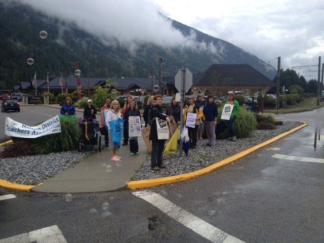 BCTF president sends teachers back to picket lines beginning this week