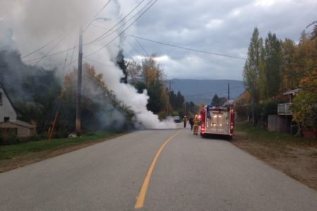 Alert neighbours keep Saturday morning fire from spreading