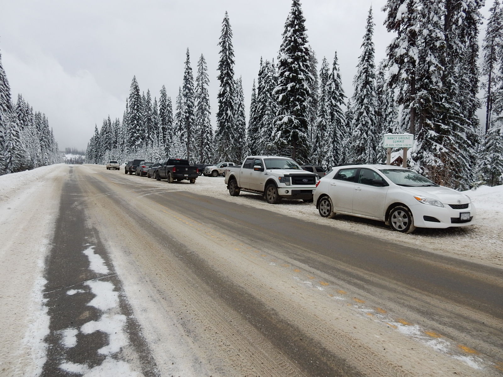 Thefts at Strawberry Pass: do NOT leave valuables in your car!