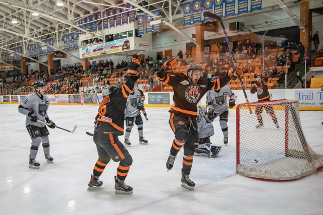 Smoke Eaters Offence Explodes In 10-3 Victory Over 'Backs