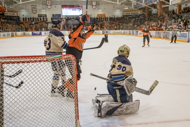 Smoke Eaters Close Home Stand With Third Straight Win