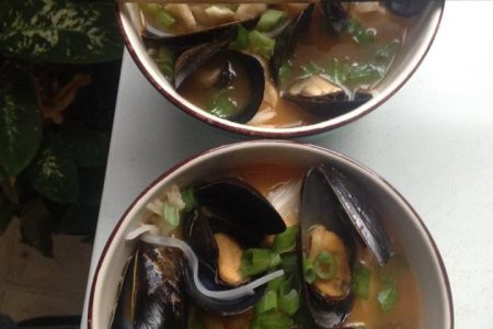 Thai hot and sour mussel soup: gluten-, dairy- and soy-free