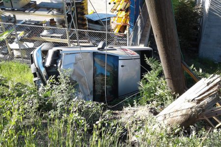 Crash takes out power pole, Fruitvale man arrested