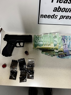 Police arrest leads to drug and weapon seizure, arrest of Castlegar woman in Rossland and Trail man